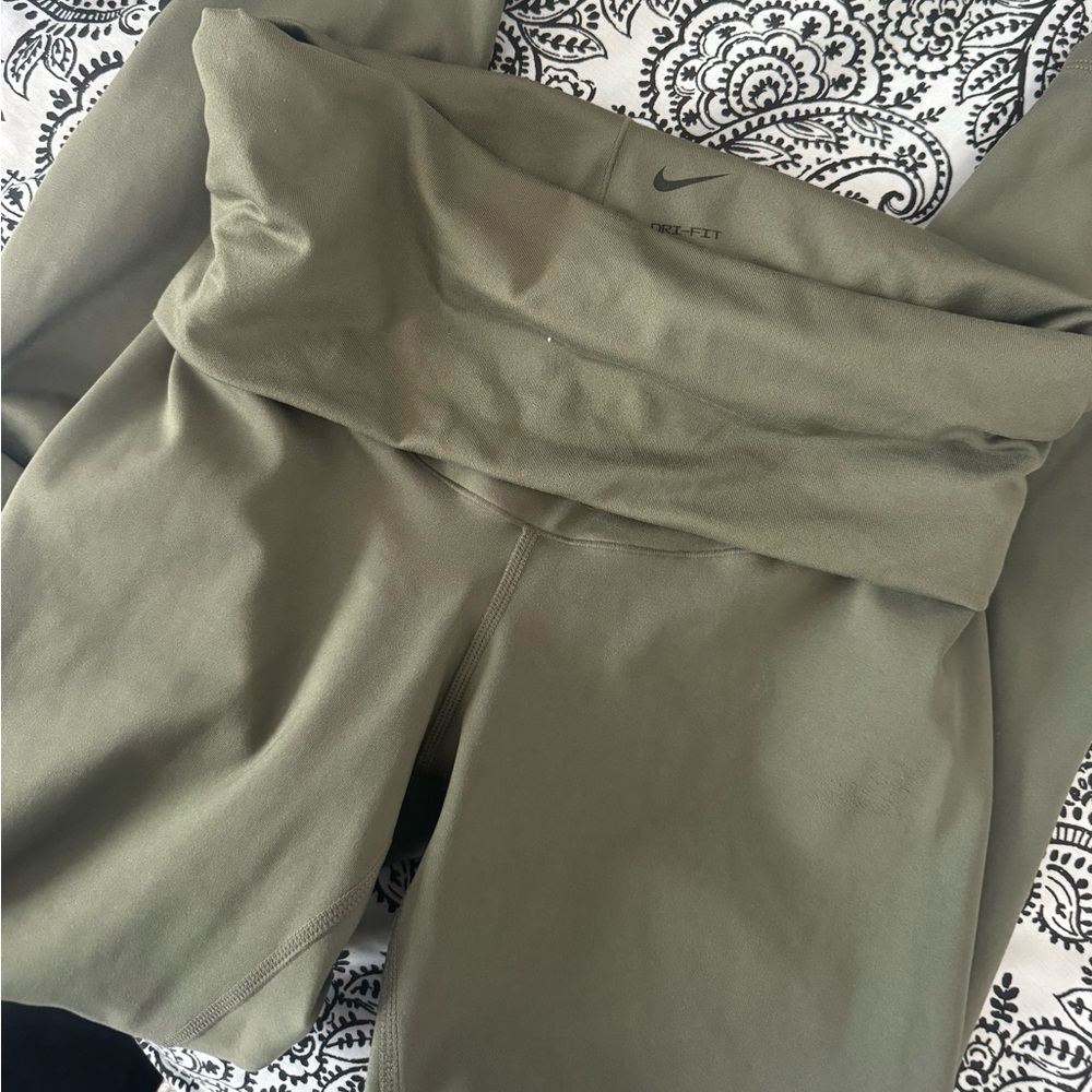 Nike hunter maternity leggings